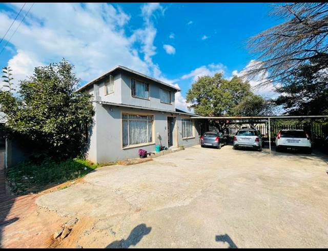 8 BEDROOM HOUSE FOR SALE IN PRIMROSE